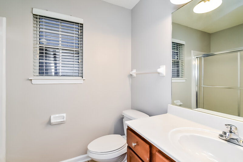 1,980/Mo, 7214 Grapetree Trl Cordova, TN 38018 Bathroom View