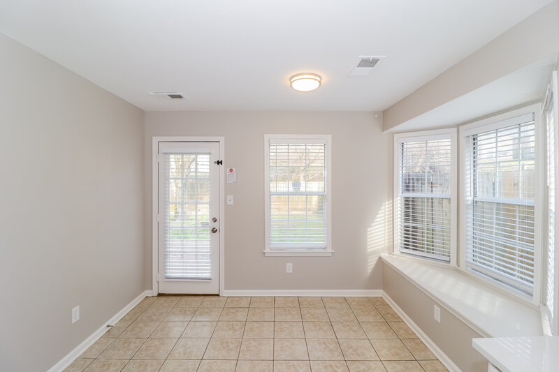 2,530/Mo, 2268 Lake Hill Ct Memphis, TN 38016 Breakfast Nook View