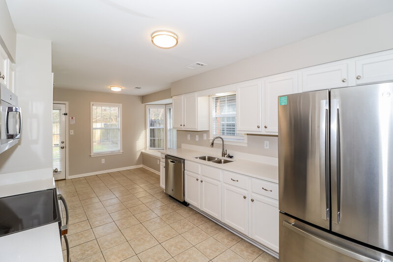 2,530/Mo, 2268 Lake Hill Ct Memphis, TN 38016 Kitchen View