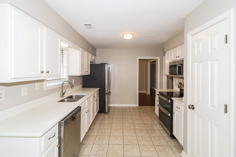 1,780/Mo, 2268 Lake Hill Ct Memphis, TN 38016 Kitchen View