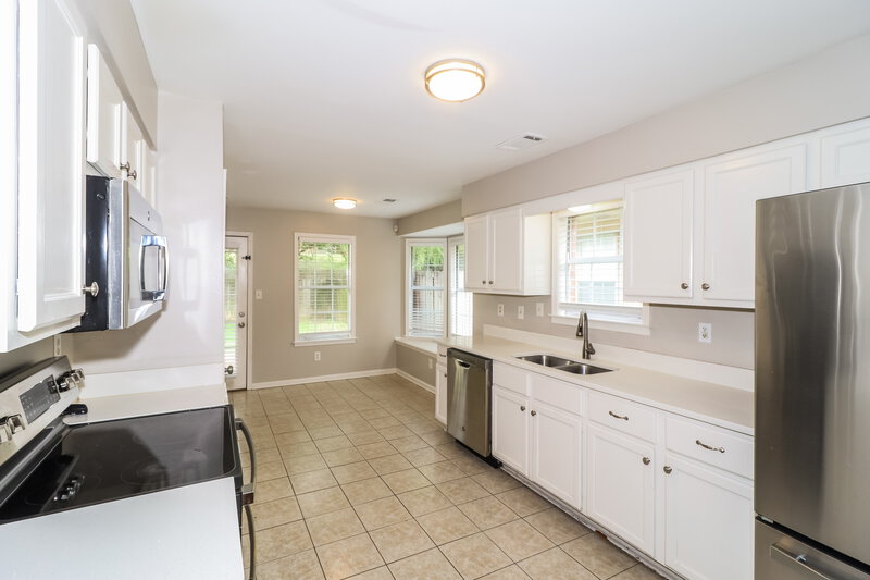 1,780/Mo, 2268 Lake Hill Ct Memphis, TN 38016 Kitchen View 2