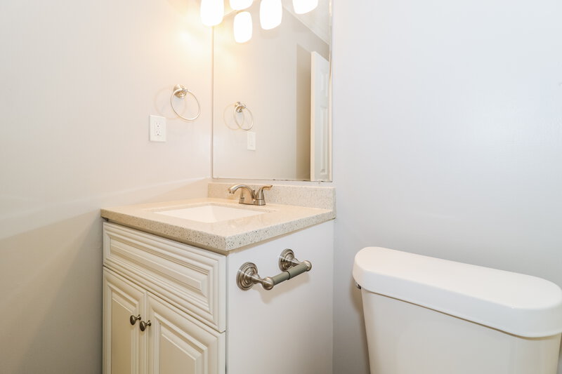 1,780/Mo, 2268 Lake Hill Ct Memphis, TN 38016 Main Bathroom View