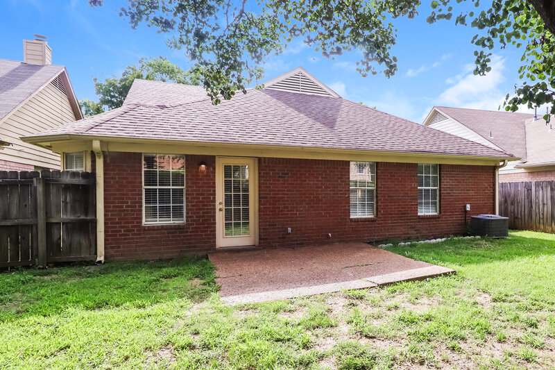 1,780/Mo, 2268 Lake Hill Ct Memphis, TN 38016 Rear View