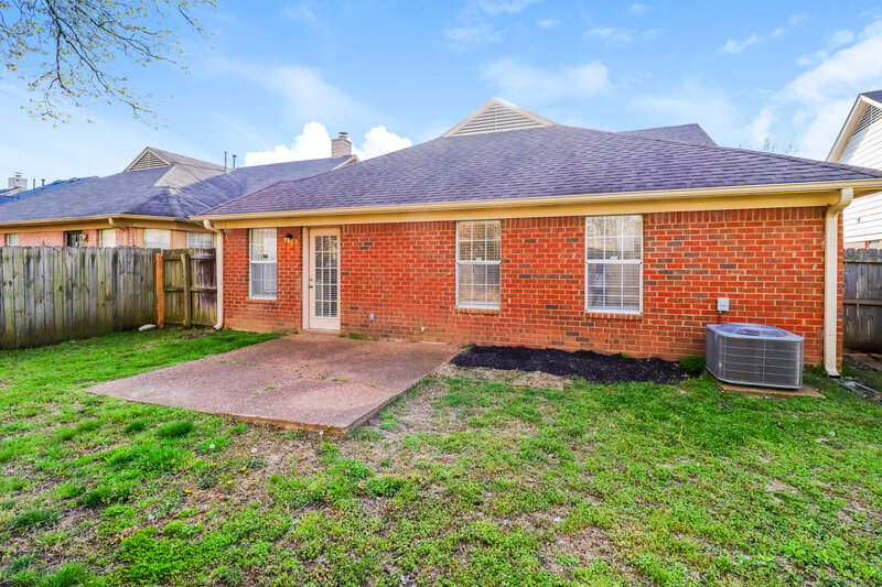 2,530/Mo, 2268 Lake Hill Ct Memphis, TN 38016 Rear View