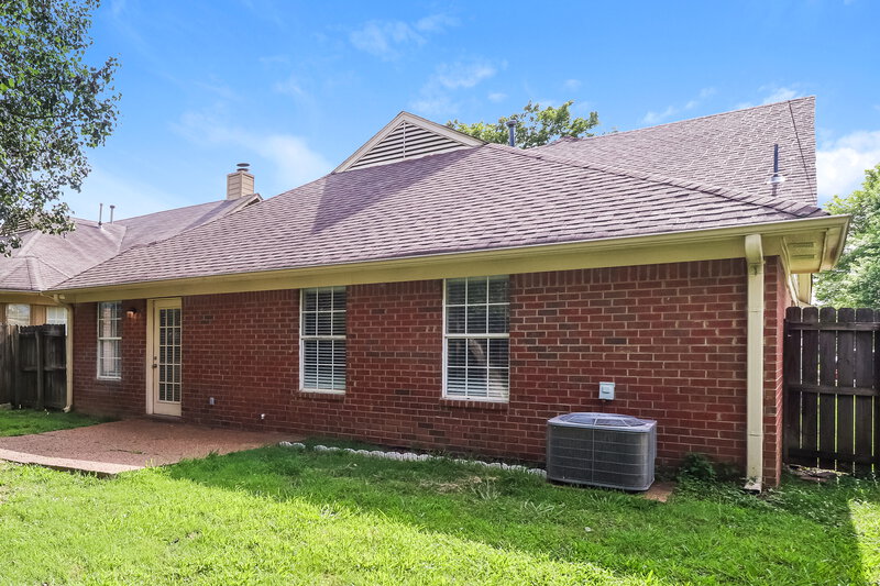 1,780/Mo, 2268 Lake Hill Ct Memphis, TN 38016 Rear View 2