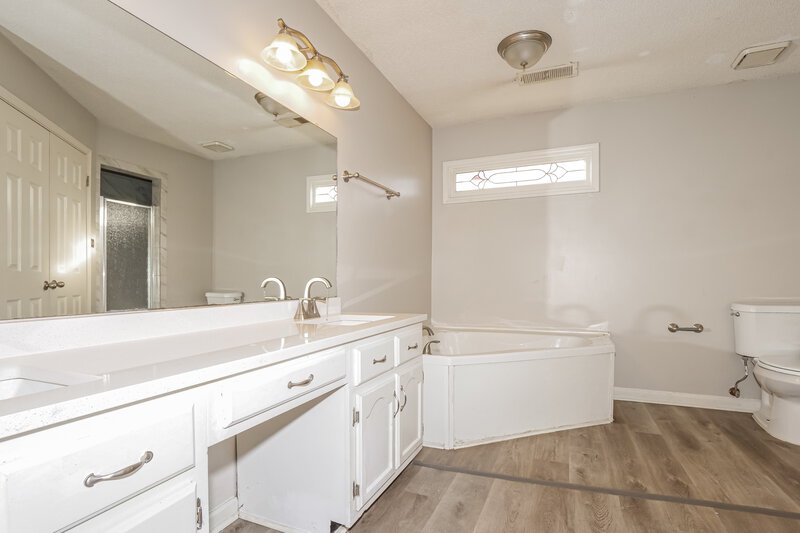 1,940/Mo, 329 Locust Grove Dr Memphis, TN 38018 Main Bathroom View