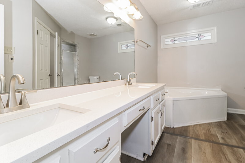 2,075/Mo, 329 Locust Grove Dr Memphis, TN 38018 Main Bathroom View