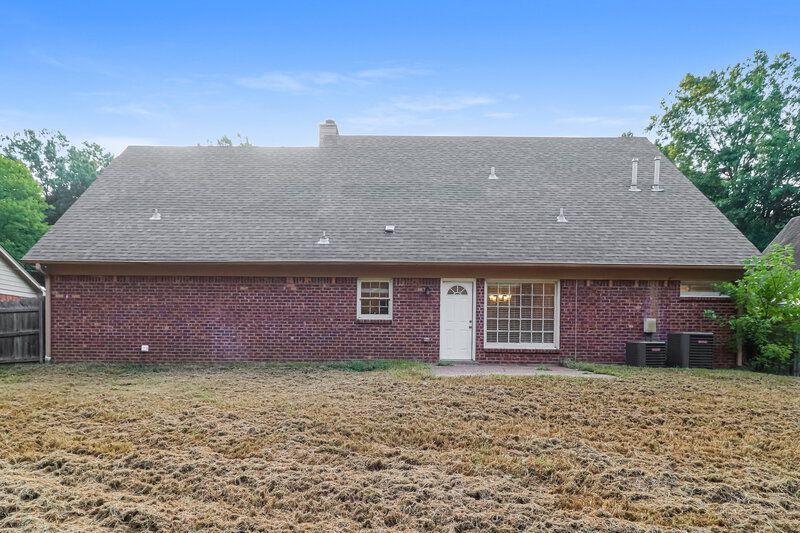 2,075/Mo, 329 Locust Grove Dr Memphis, TN 38018 Rear View