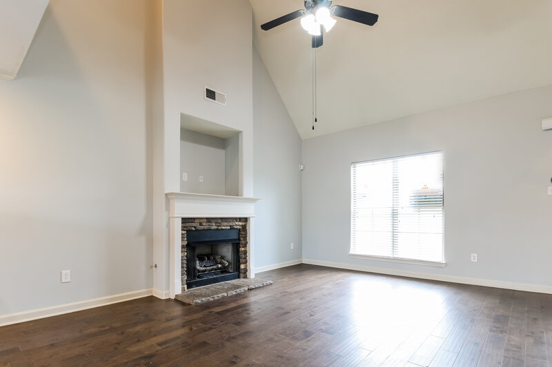 1,875/Mo, 480 Lakewood Dr Oakland, TN 38060 Living Room View