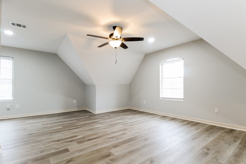 1,875/Mo, 480 Lakewood Dr Oakland, TN 38060 Loft View