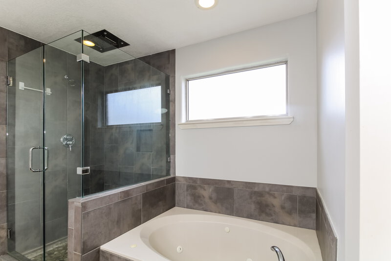 1,875/Mo, 480 Lakewood Dr Oakland, TN 38060 Main Bathroom View