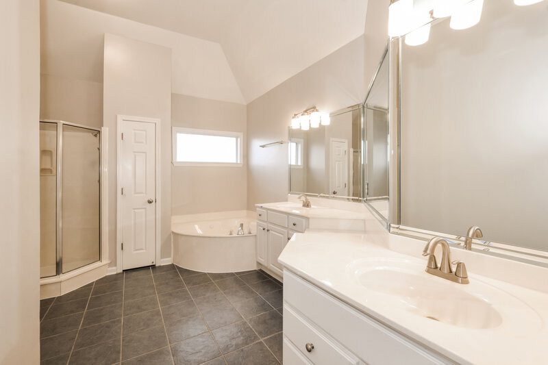 2,175/Mo, 9082 Fulton Ln Memphis, TN 38016 Main Bathroom View