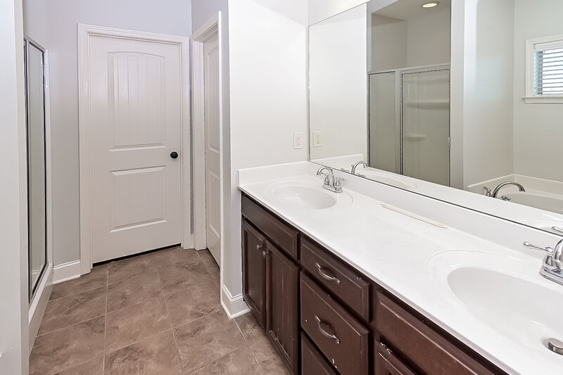 2,410/Mo, 1345 Bending Oak W Hernando, MS 38632 Main Bathroom View