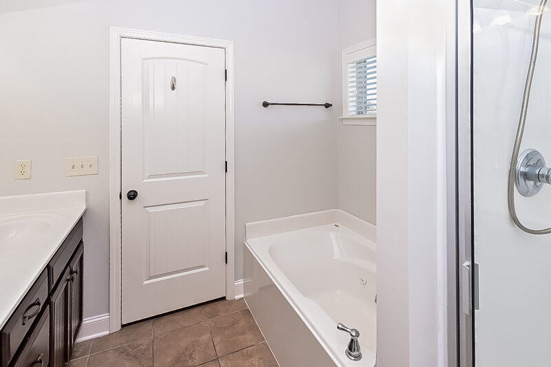2,410/Mo, 1345 Bending Oak W Hernando, MS 38632 Main Bathroom View 2