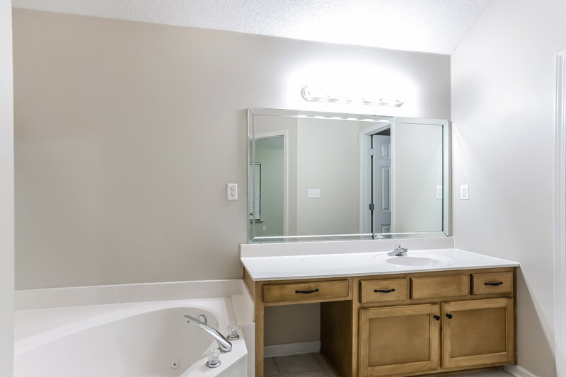 1,710/Mo, 871 Galyon Dr Southaven, MS 38671 Main Bathroom View