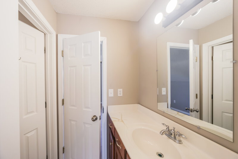 1,875/Mo, 5375 Pollard Dr Southaven, MS 38671 Bathroom View 2