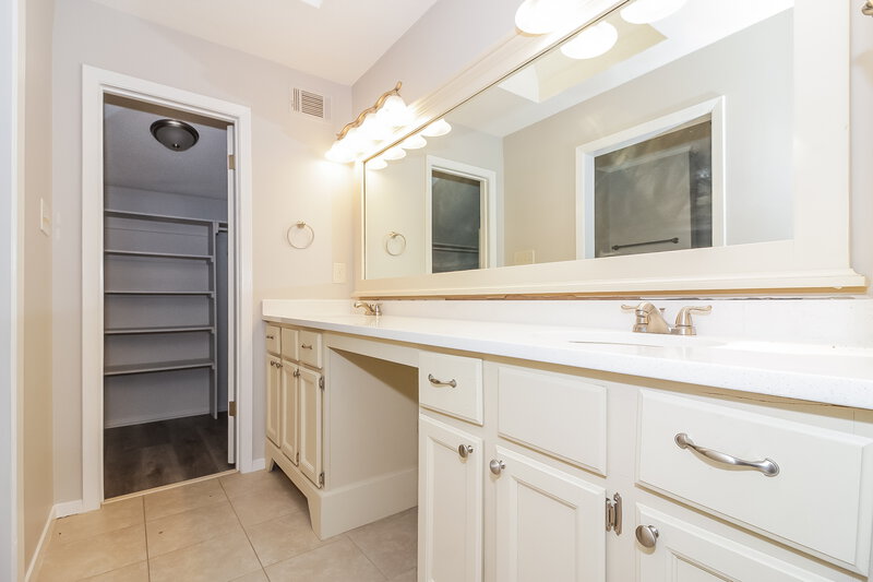 2,205/Mo, 399 Reksten Cv Cordova, TN 38018 Main Bathroom View