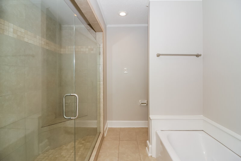2,205/Mo, 399 Reksten Cv Cordova, TN 38018 Main Bathroom View 2