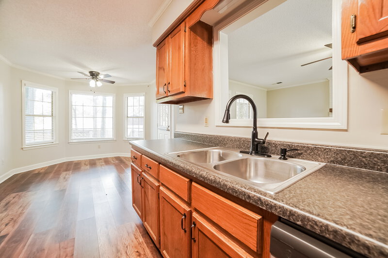 1,720/Mo, 6136 Cherokee Dr Olive Branch, MS 38654 Kitchen View 2