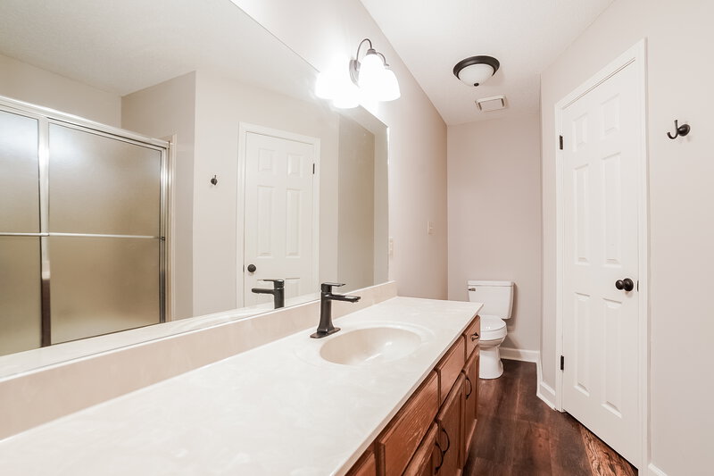 1,720/Mo, 6136 Cherokee Dr Olive Branch, MS 38654 Main Bathroom View