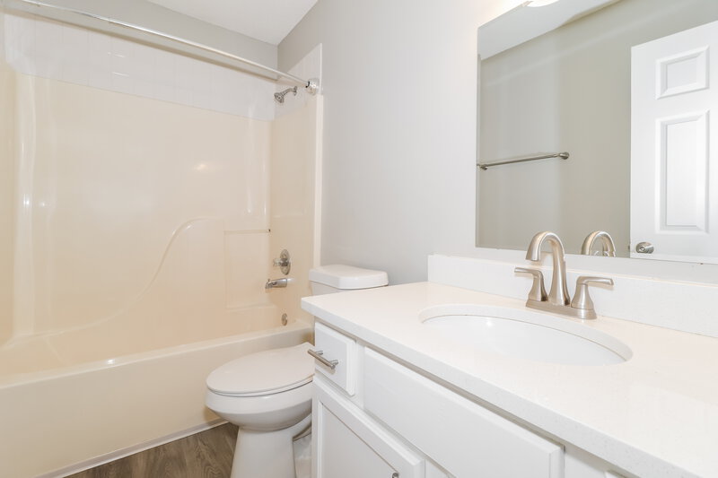1,750/Mo, 3920 Pecan Trace Cv Memphis, TN 38135 Bathroom View