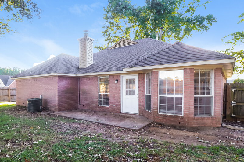 1,750/Mo, 3920 Pecan Trace Cv Memphis, TN 38135 Rear View
