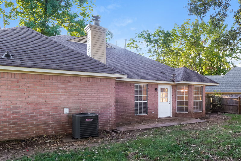 1,750/Mo, 3920 Pecan Trace Cv Memphis, TN 38135 Rear View 2