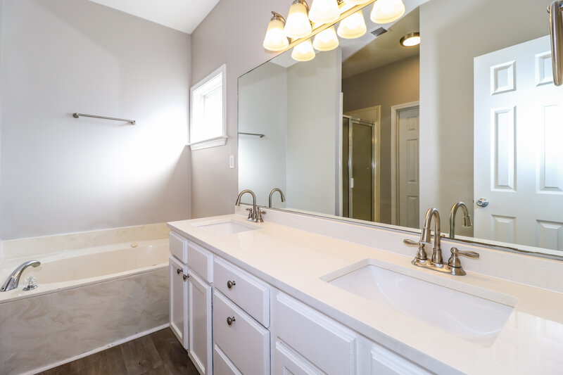 2,280/Mo, 6049 Armistead St Arlington, TN 38002 Main Bathroom View