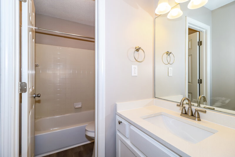 2,280/Mo, 6049 Armistead St Arlington, TN 38002 Bathroom View