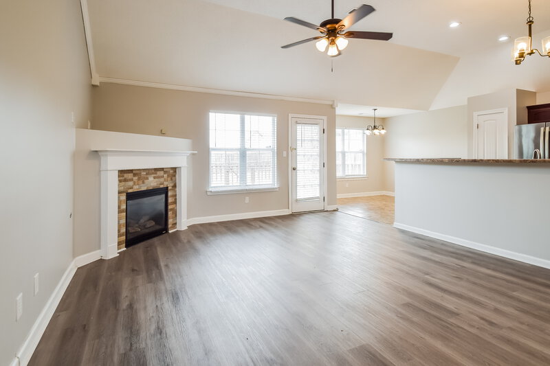 1,890/Mo, 3226 Latimer Rd Horn Lake, MS 38637 Living Room View 2