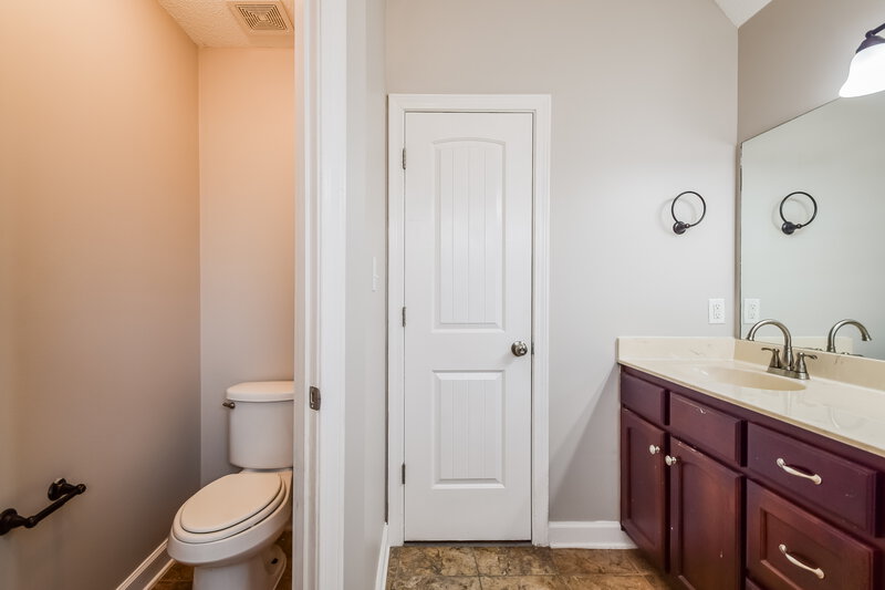 1,890/Mo, 3226 Latimer Rd Horn Lake, MS 38637 Main Bathroom View 2