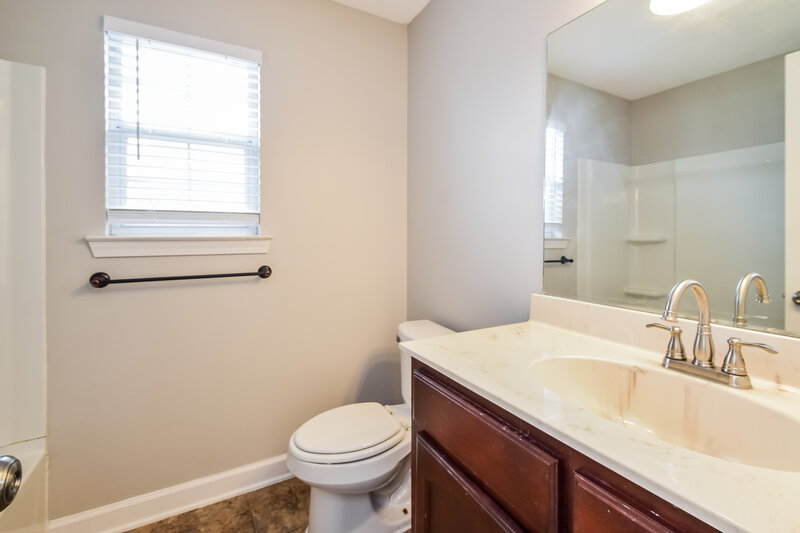 1,890/Mo, 3226 Latimer Rd Horn Lake, MS 38637 Bathroom View