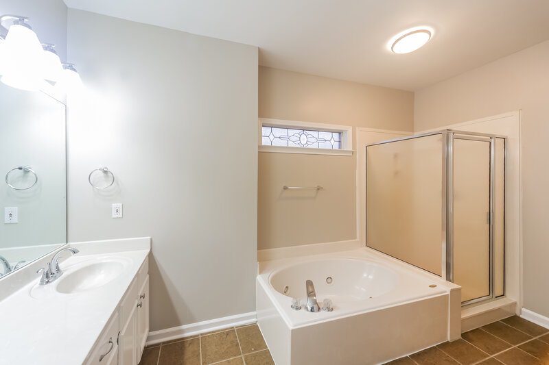 3,190/Mo, 5606 Southbend Olive Branch, MS 38654 Main Bathroom View