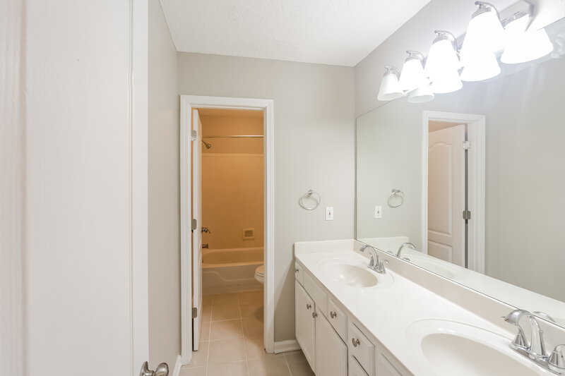 3,190/Mo, 5606 Southbend Olive Branch, MS 38654 Bathroom View
