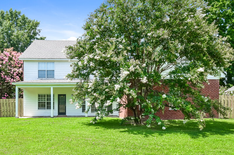 0/Mo, 5606 Southbend Olive Branch, MS 38654 Rear View