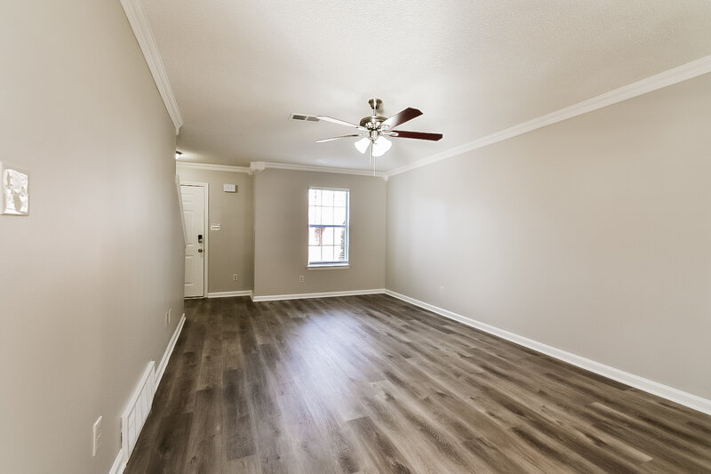 1,960/Mo, 5725 Morning Flower Dr Memphis, TN 38135 Living Room View 2