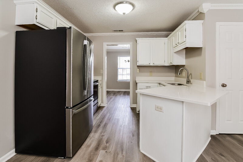 1,960/Mo, 5725 Morning Flower Dr Memphis, TN 38135 Kitchen View