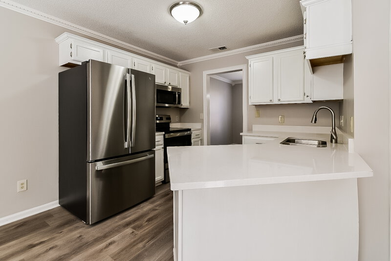 1,960/Mo, 5725 Morning Flower Dr Memphis, TN 38135 Kitchen View 2