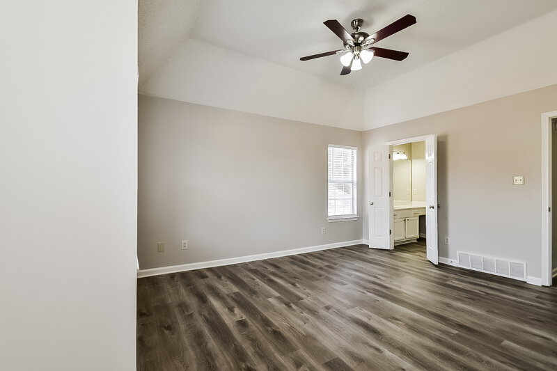 1,960/Mo, 5725 Morning Flower Dr Memphis, TN 38135 Main Bedroom View