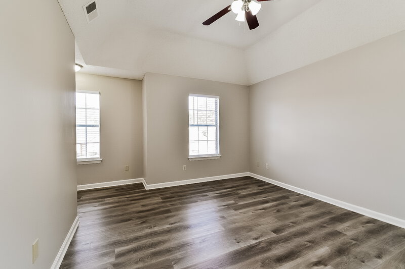 1,960/Mo, 5725 Morning Flower Dr Memphis, TN 38135 Main Bedroom View 2