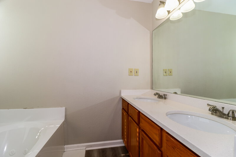 2,020/Mo, 1024 Scofield Dr Cordova, TN 38018 Main Bathroom View