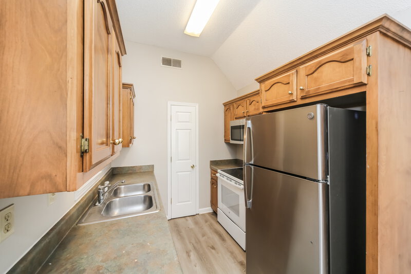 1,690/Mo, 8728 Cat Tail Dr Southaven, MS 38671 Kitchen View 2