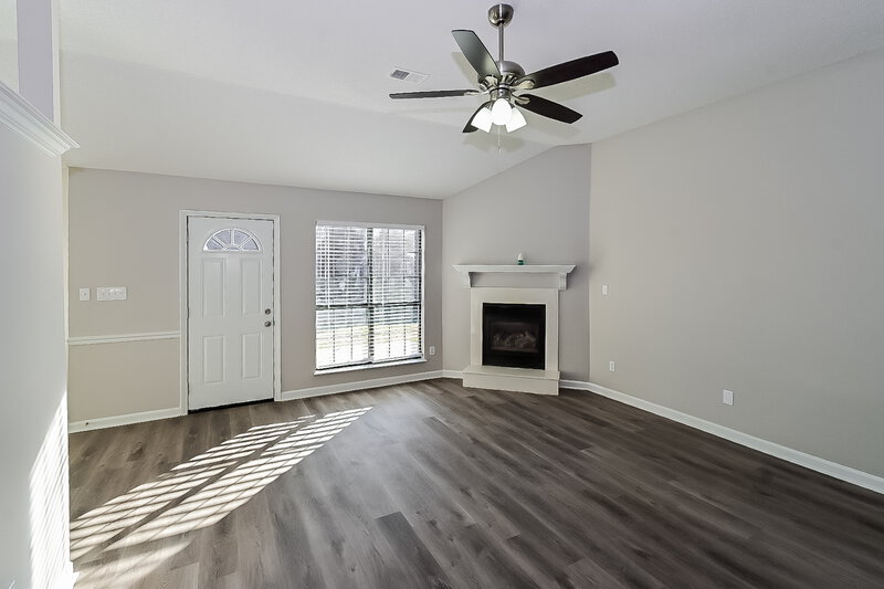 1,860/Mo, 10873 E Ridge Dr Olive Branch, MS 38654 Living Room View 2