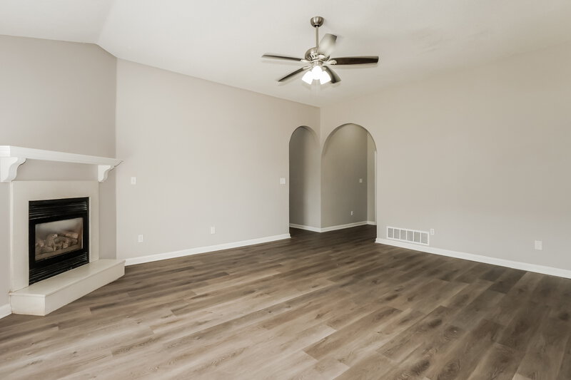 1,845/Mo, 10873 E Ridge Dr Olive Branch, MS 38654 Living Room View