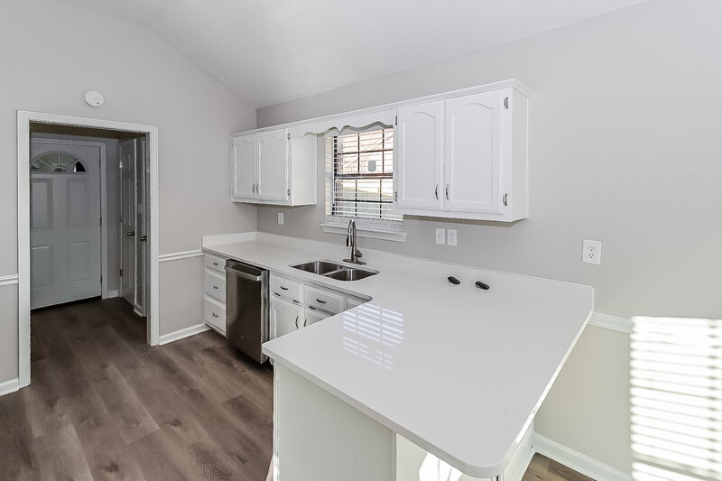 1,860/Mo, 10873 E Ridge Dr Olive Branch, MS 38654 Kitchen View 3