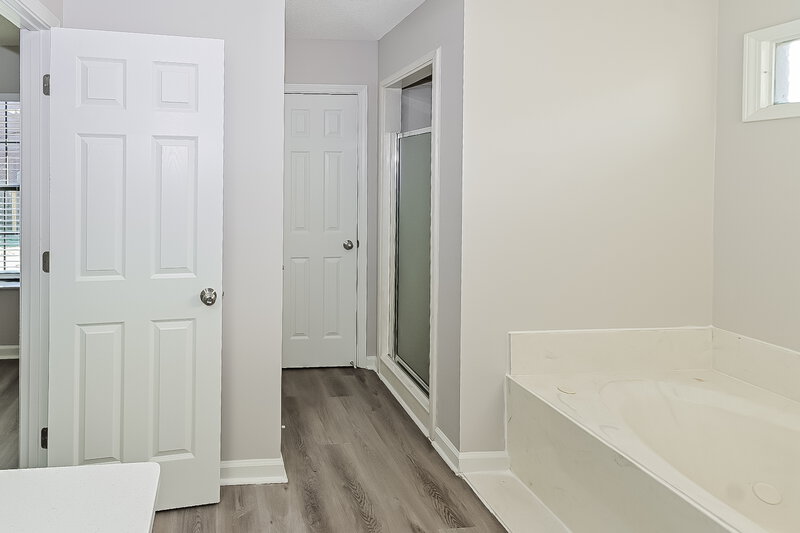 1,860/Mo, 10873 E Ridge Dr Olive Branch, MS 38654 Main Bathroom View 2