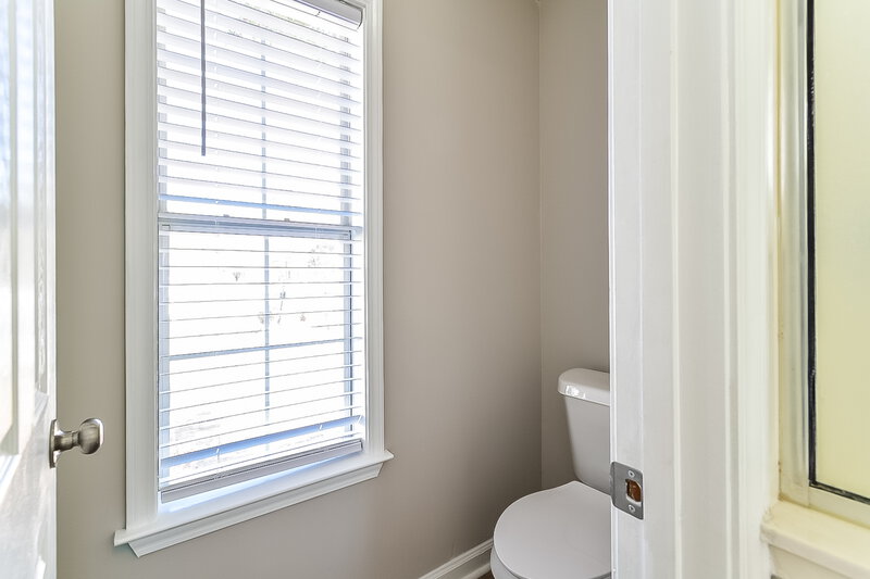 2,085/Mo, 8324 Trondheim Dr Cordova, TN 38018 Main Bathroom View 2