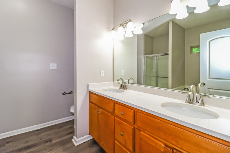 2,095/Mo, 8429 Wild Dune Ln Bartlett, TN 38002 Main Bathroom View