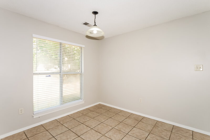 1,380/Mo, 6325 Kensington Rd Horn Lake, MS 38637 Dining Room View
