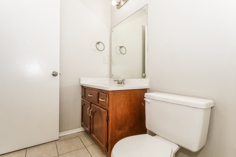 1,380/Mo, 6325 Kensington Rd Horn Lake, MS 38637 Main Bathroom View